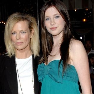 Kim Basinger modella a 60 anni
