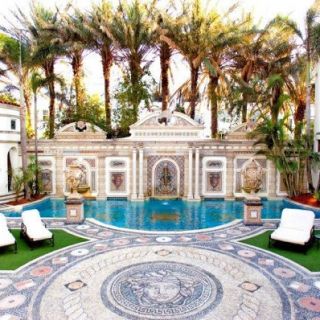 La villa di Gianni Versace finisce all'asta