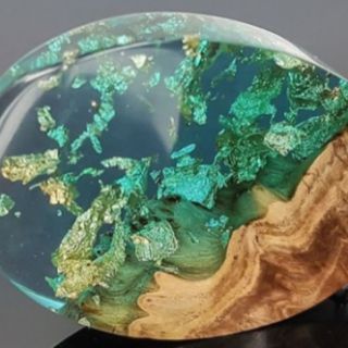 Magnifici gioielli in legno e resina