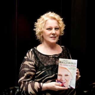 Katia Ricciarelli si svela in un Libro